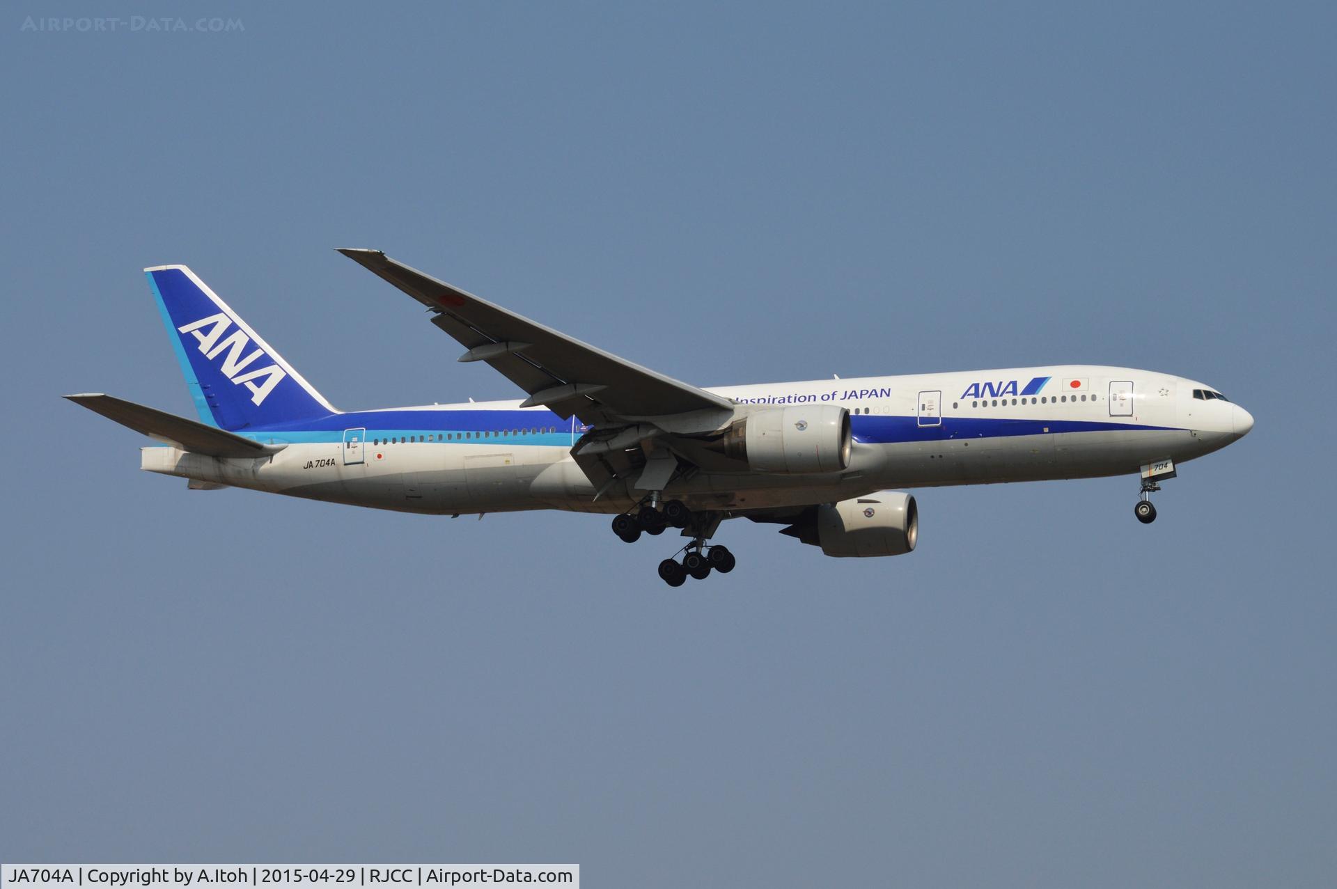 JA704A, 1998 Boeing 777-281 C/N 27035, App Rwy 19L