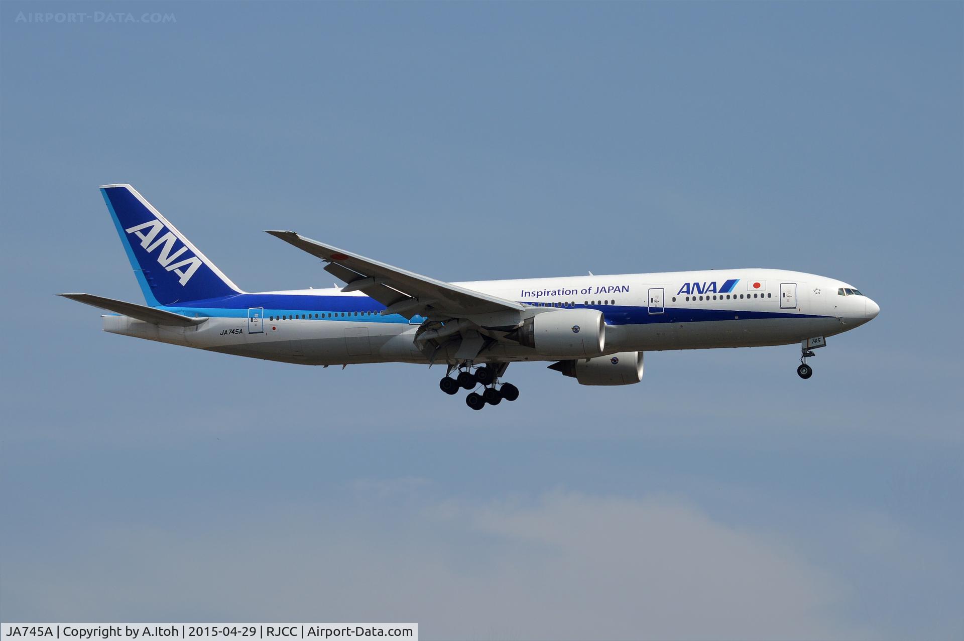 JA745A, 2013 Boeing 777-281/ER C/N 40904, App rwy19L
