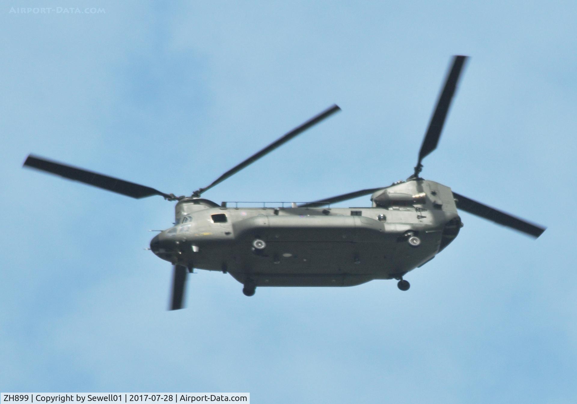 ZH899, 1998 Boeing Chinook HC.5 C/N M4478, Chinook overhead
