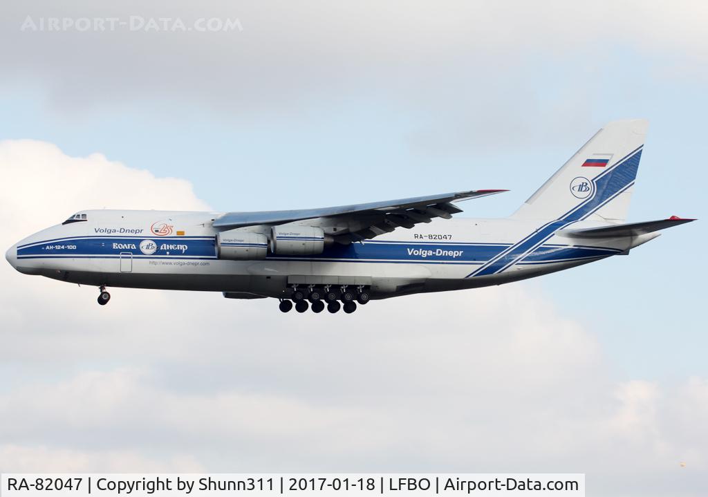 RA-82047, 1992 Antonov An-124-100 Ruslan C/N 9773053259121/0701, Landing rwy 32L