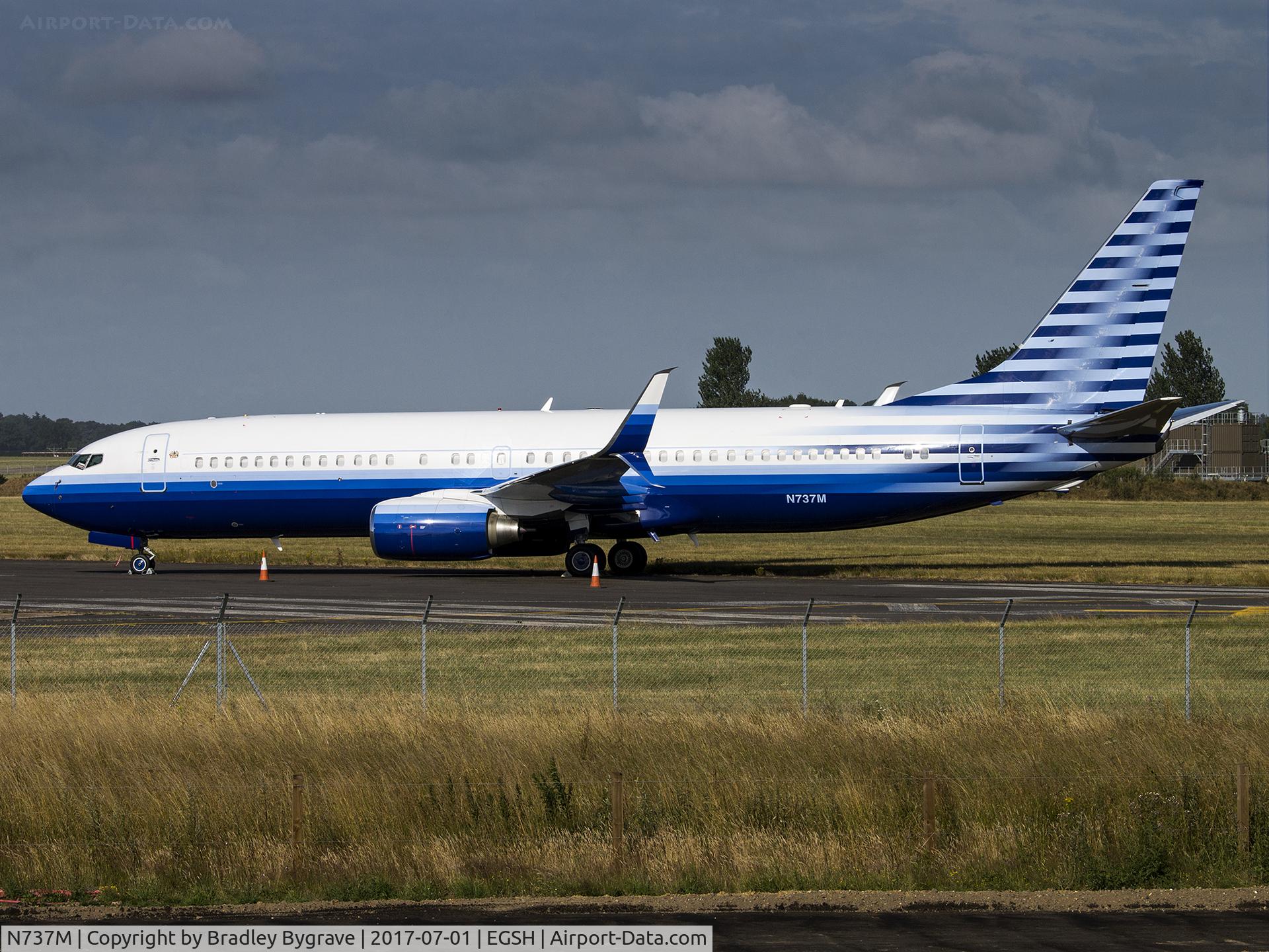 N737M, 2002 Boeing 737-8EQ BBJ C/N 33361, Sat on the northern apron
