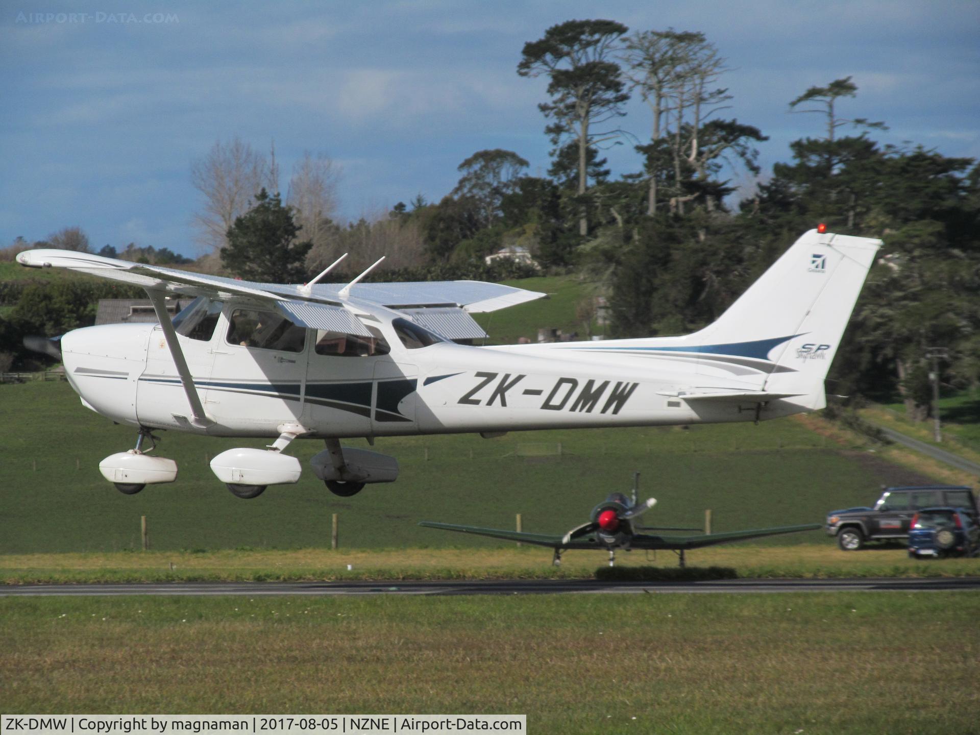ZK-DMW, Cessna 172S C/N 172S9620, LANDING AT NORTH SHORT