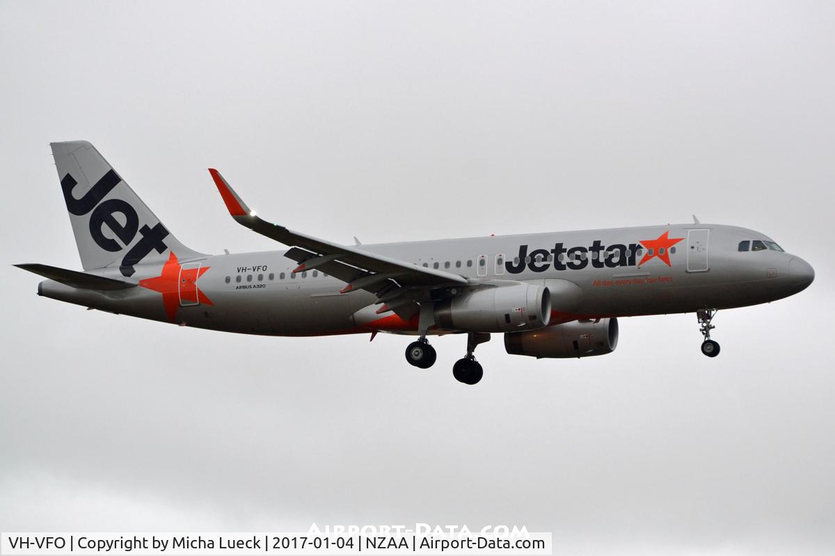 VH-VFO, 2013 Airbus A320-232 C/N 5631, At Auckland