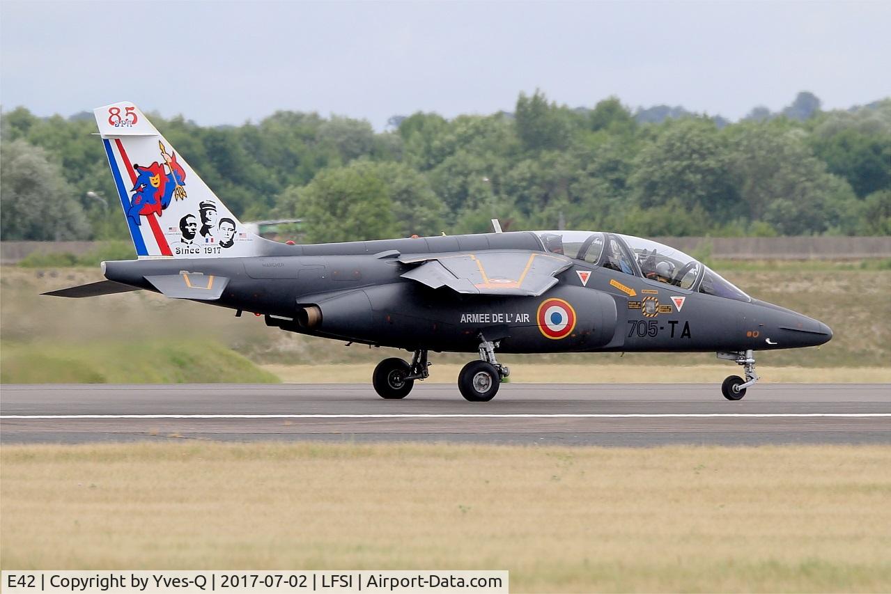 E42, Dassault-Dornier Alpha Jet E C/N E42, Dassault-Dornier Alpha Jet E, Taxiing to holding point rwy 29, St Dizier-Robinson Air Base 113 (LFSI) Open day 2017