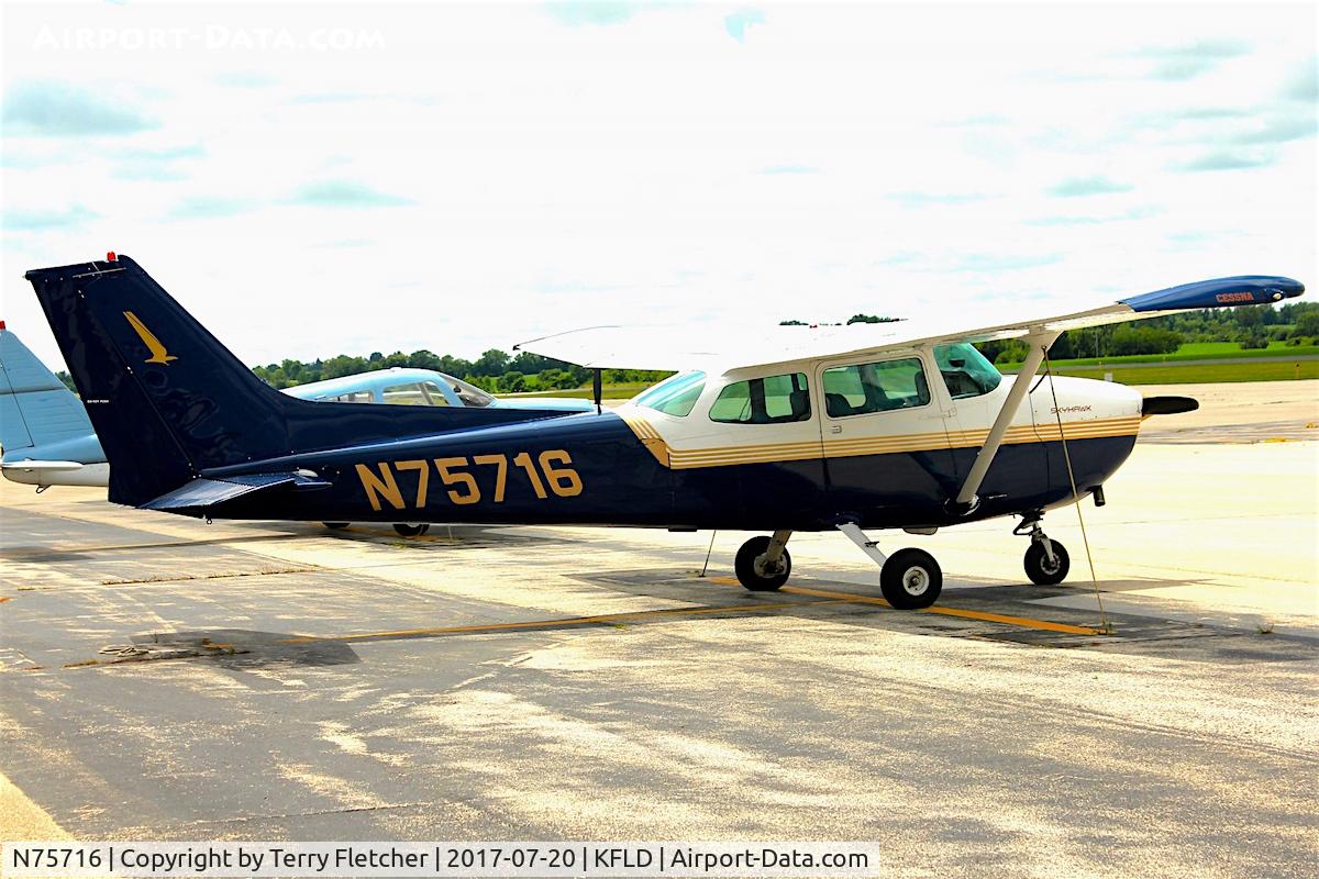 N75716, 1976 Cessna 172N C/N 17267897, At Fond du Lac