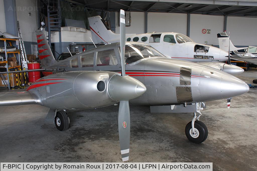 F-BPIC, 1966 Piper PA-30-160 B Twin Comanche C/N 30-1251, Parked