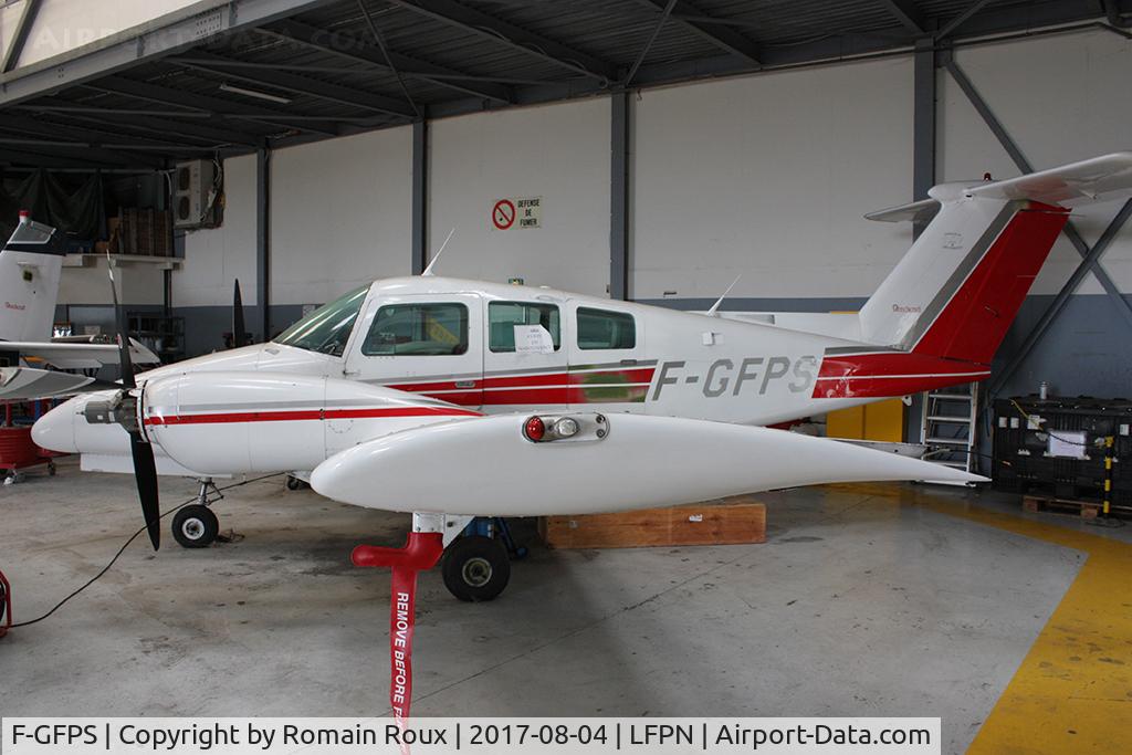 F-GFPS, Beech 76 Duchess C/N ME 209, Parked