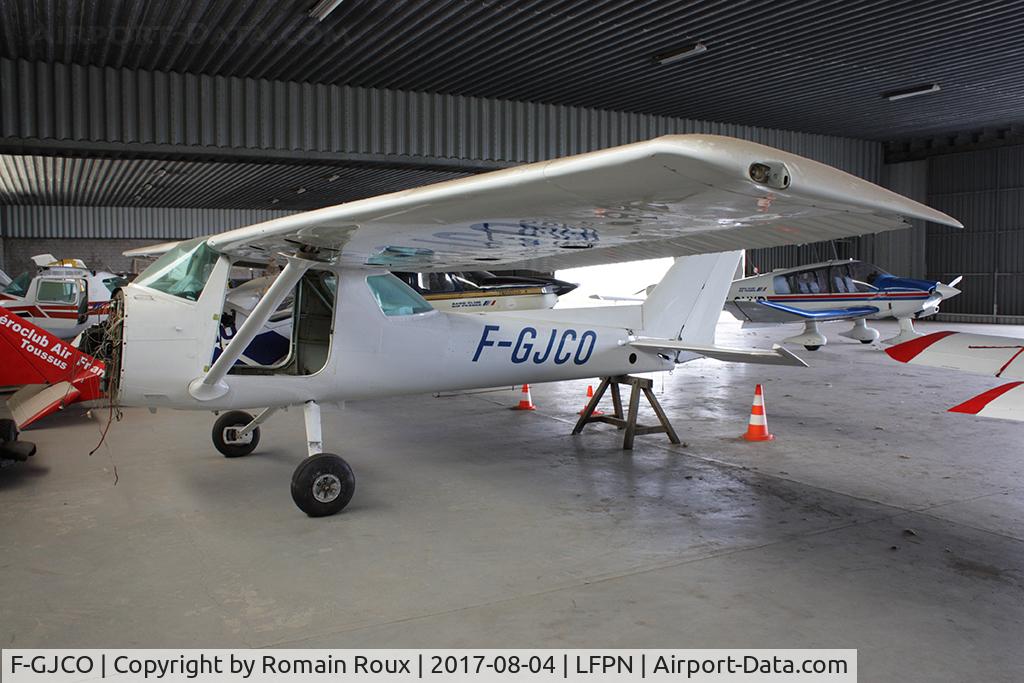 F-GJCO, Reims F152 C/N 152-81503, Parked
