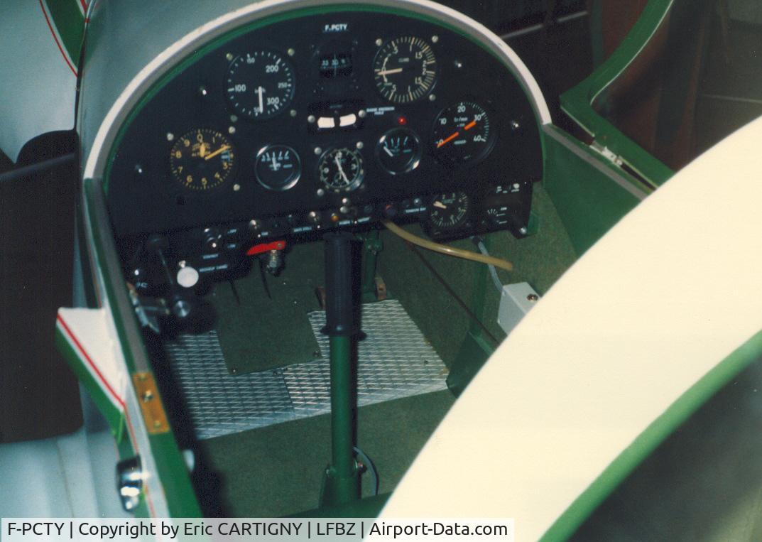 F-PCTY, 1987 Nicollier HN-433 Menestrel C/N 67, The cockpit.