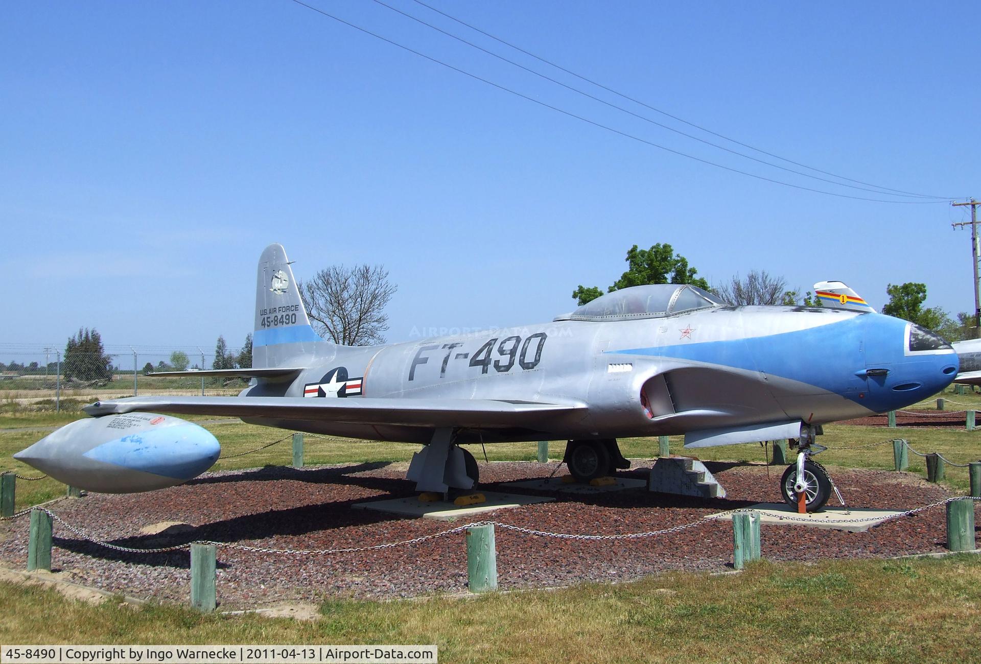 45-8490, 1945 Lockheed P-80B-1-LO Shooting Star C/N 080-1704, Lockheed P-80B-1-LO Shooting Star at the Castle Air Museum, Atwater CA