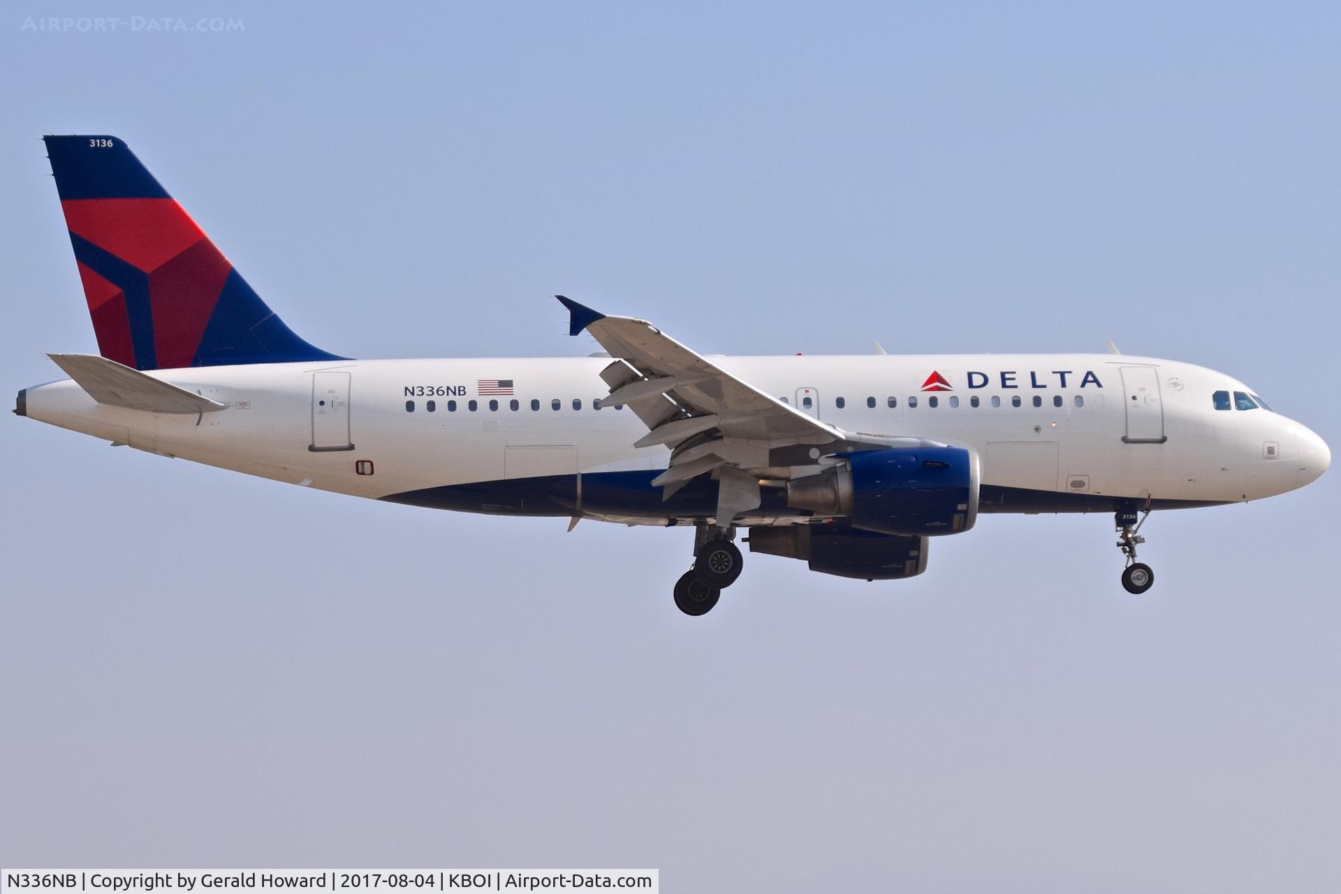 N336NB, 2002 Airbus A319-114 C/N 1683, Landing RWY 10L.