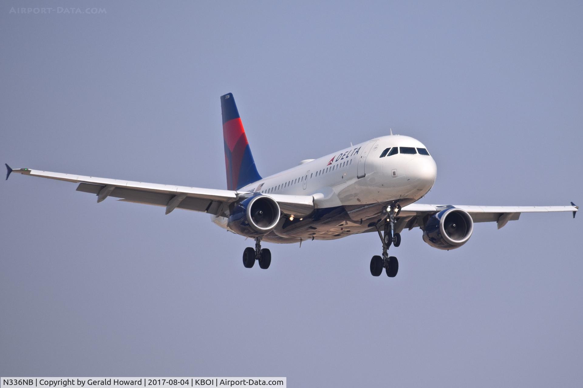 N336NB, 2002 Airbus A319-114 C/N 1683, Approach to RWY 10L.