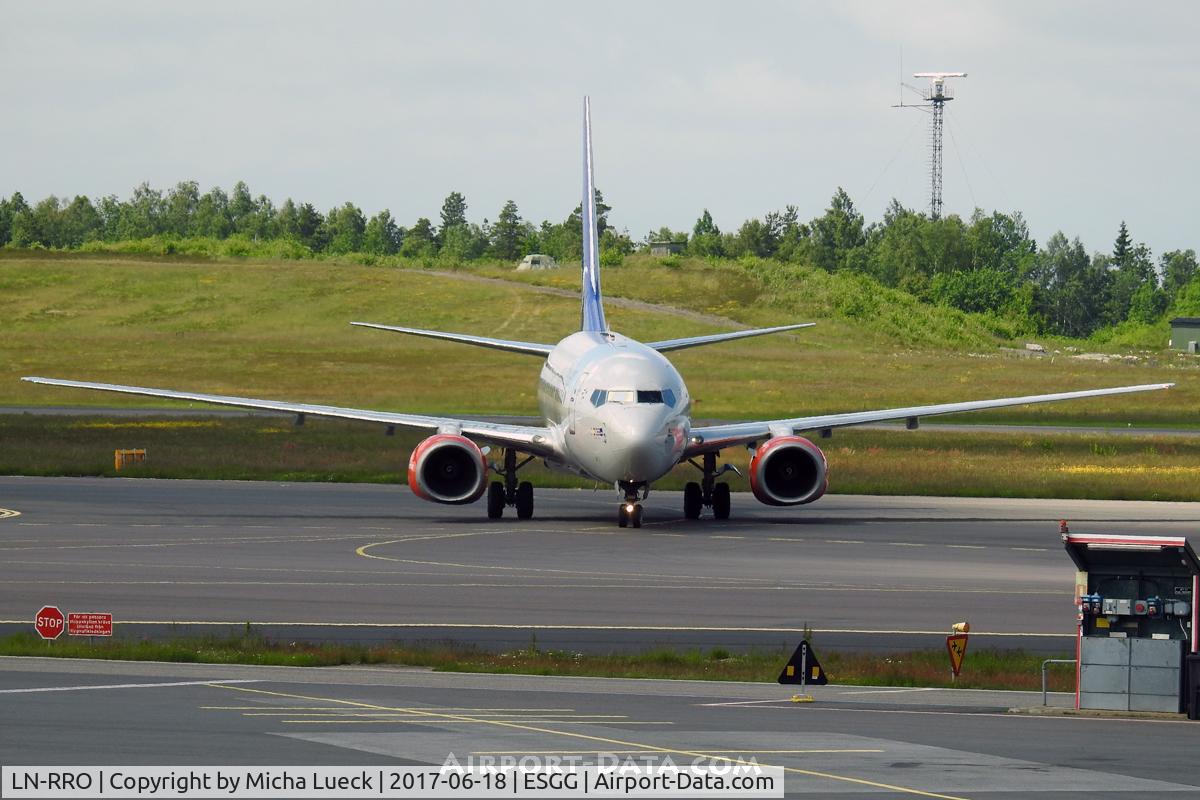 LN-RRO, 1998 Boeing 737-683 C/N 28288, At Gothenburg