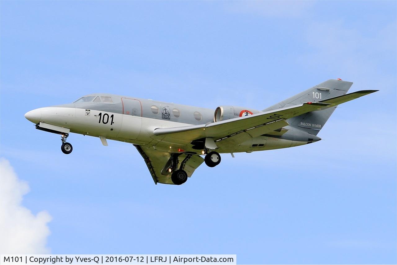 M101, 1977 Dassault Falcon 10MER C/N 101, Dassault Falcon 10 MER, Short approach rwy 26, Landivisiau Naval Air Base (LFRJ)