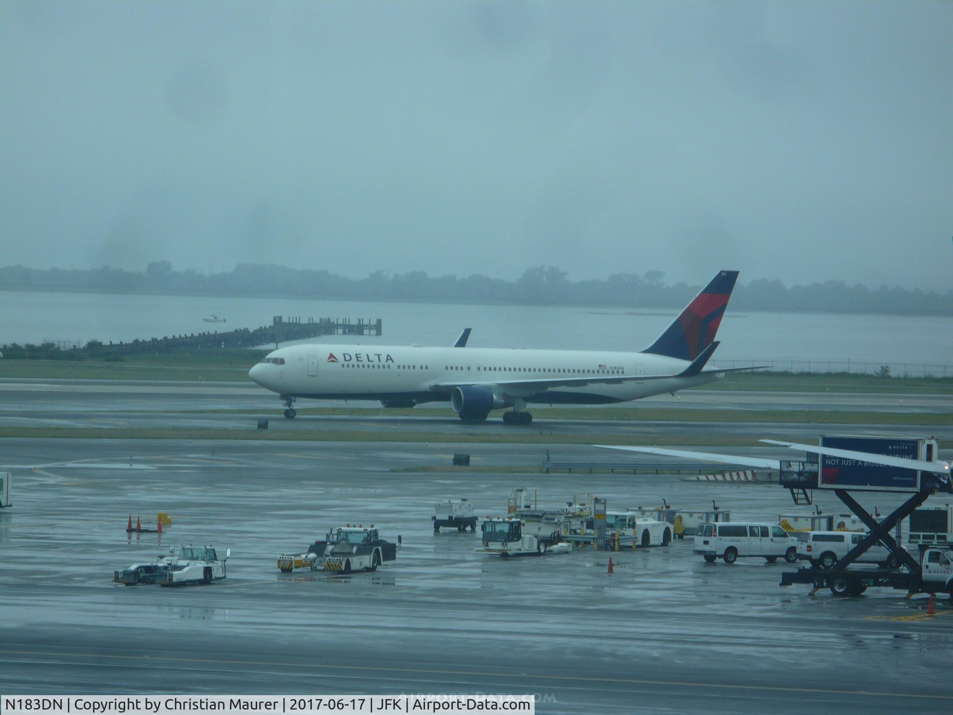 N183DN, 1993 Boeing 767-332 C/N 27110, Boeing 767-300ER