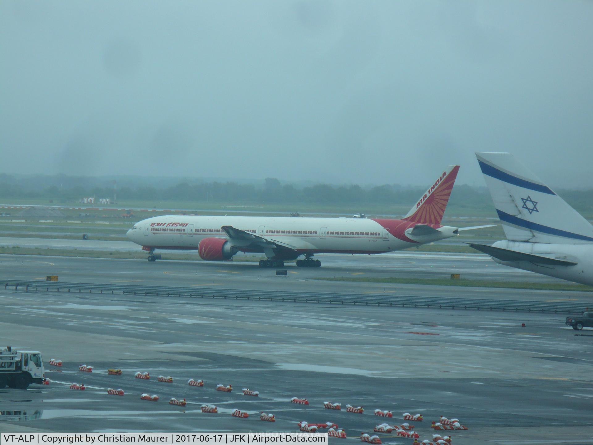 VT-ALP, 2009 Boeing 777-337/ER C/N 36314, Boeing 777-300ER