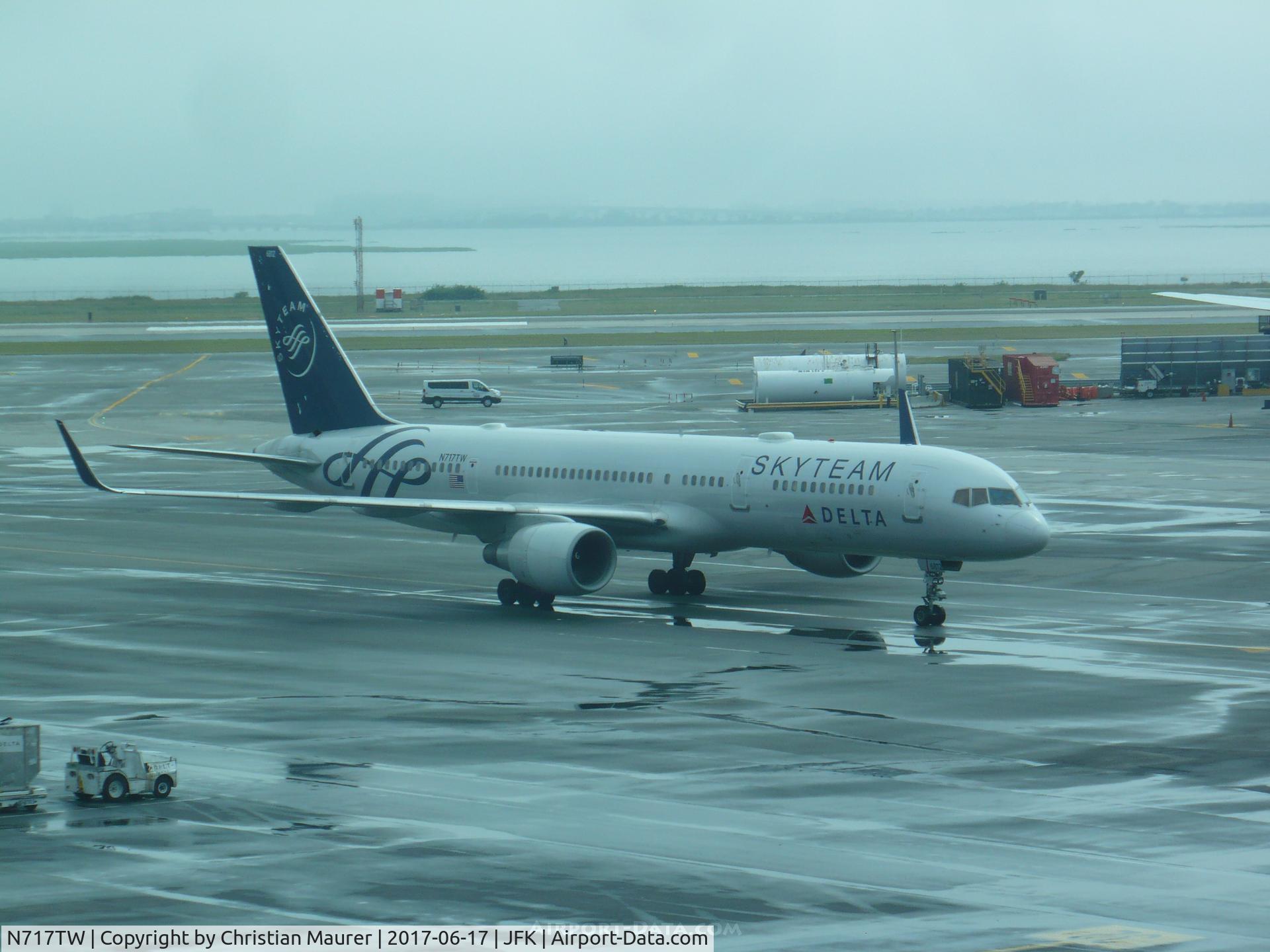 N717TW, 1999 Boeing 757-231 C/N 28485, Boeing 757-200ER