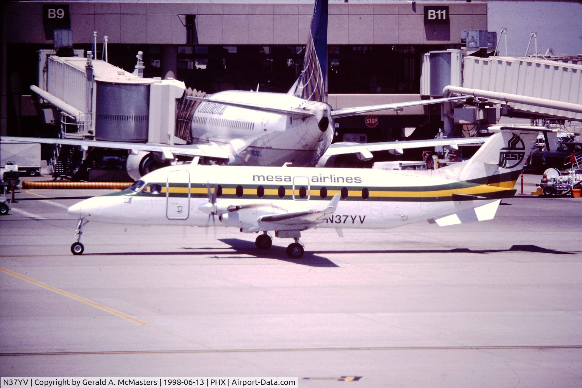 N37YV, 1993 Beech 1900D C/N UE-37, Phoenix Skyharbor Airport- June 1998