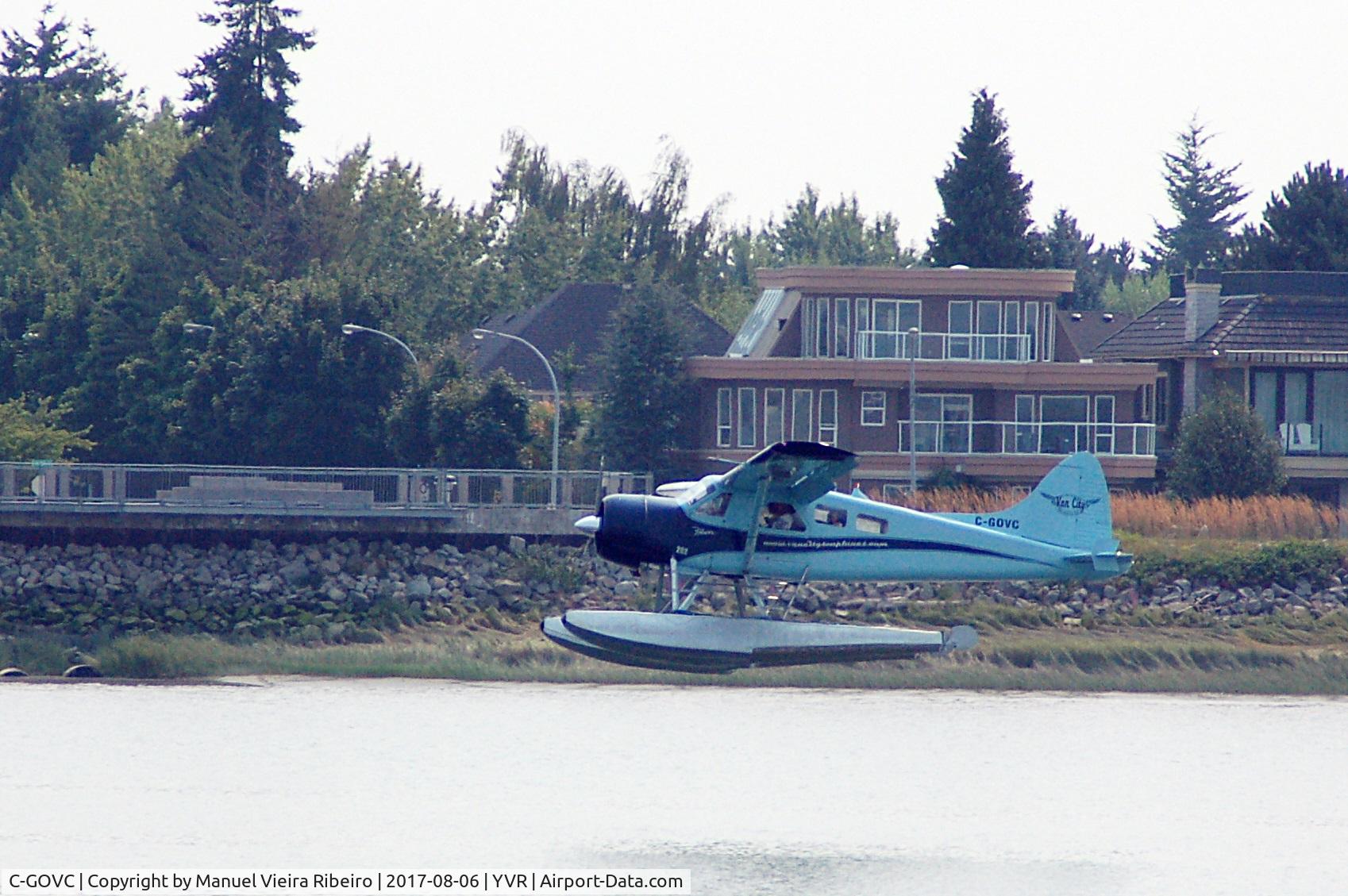 C-GOVC, 1958 De Havilland Canada DHC-2 Beaver Mk.1 C/N 1285, Landing on the Fraser River on a smokey,hazy day