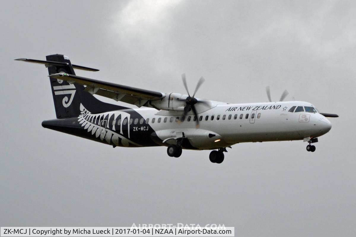 ZK-MCJ, 1999 ATR 72-212A C/N 624, At Auckland