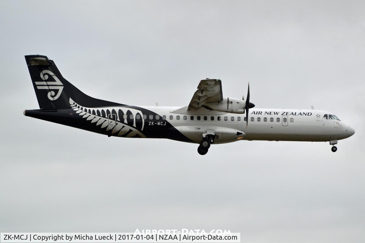 ZK-MCJ, 1999 ATR 72-212A C/N 624, At Auckland