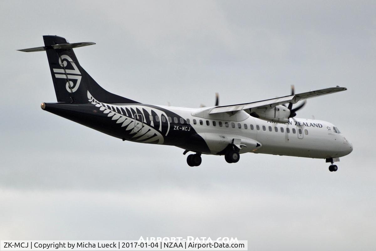 ZK-MCJ, 1999 ATR 72-212A C/N 624, At Auckland