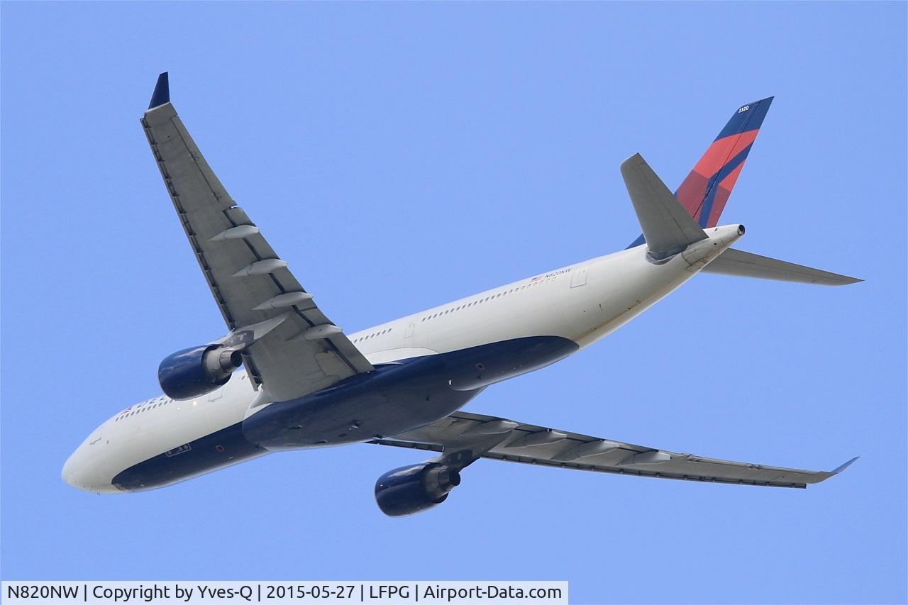 N820NW, 2007 Airbus A330-323 C/N 0859, Airbus A330-323, Take off rwy 27L, Roissy Charles De Gaulle airport (LFPG-CDG)