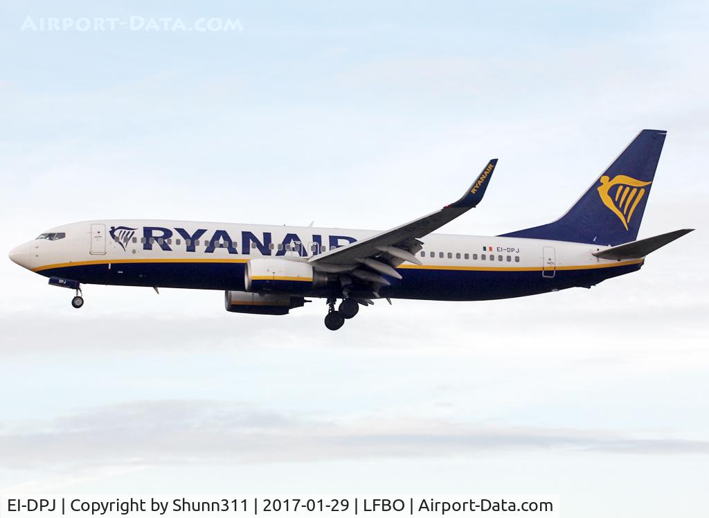 EI-DPJ, 2007 Boeing 737-8AS C/N 33609, Landing rwy 14R