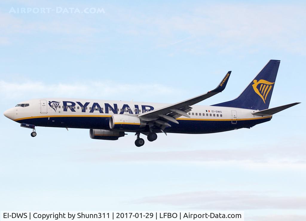 EI-DWS, 2007 Boeing 737-8AS C/N 33625, Landing rwy 14R