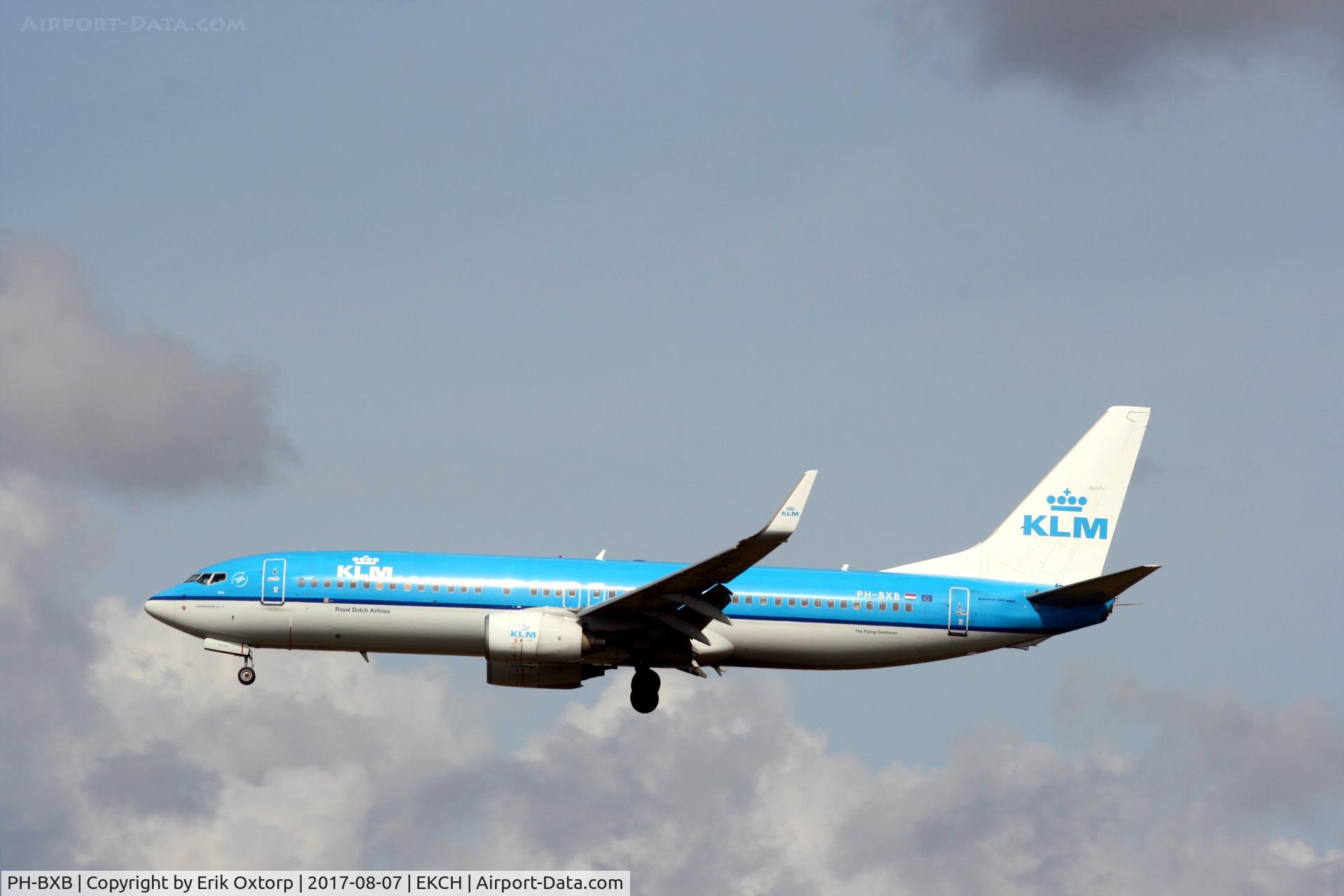 PH-BXB, 1999 Boeing 737-8K2 C/N 29132, PH-BXB landing rw 22R