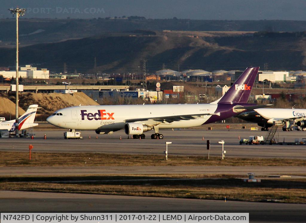 N742FD, Airbus A300B4-622R C/N 613, Parked at the Cargo apron