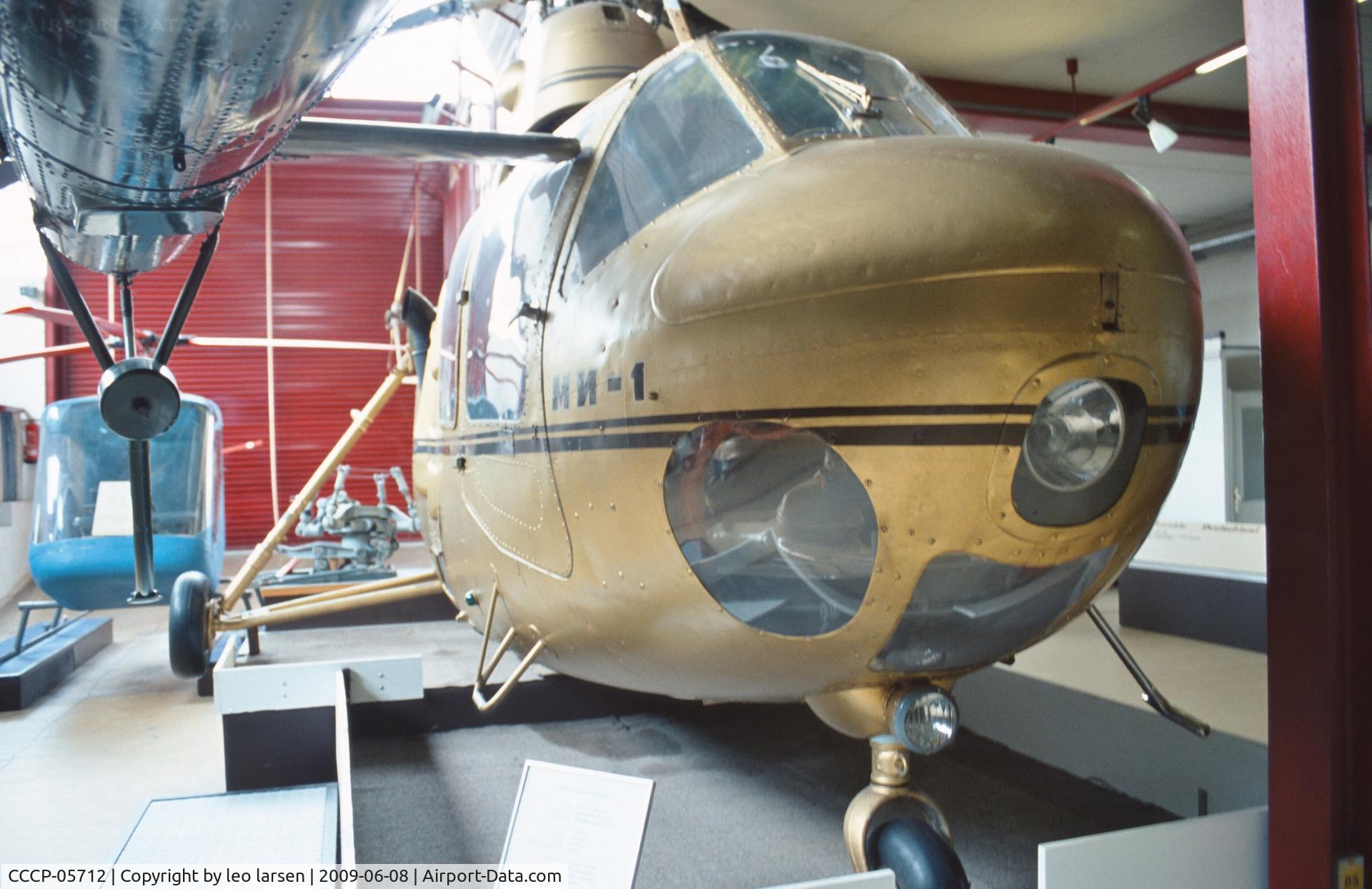 CCCP-05712, Mil/PZL-Swidnik SM-1W C/N not known, Bückeburg Museum 8.6.2009