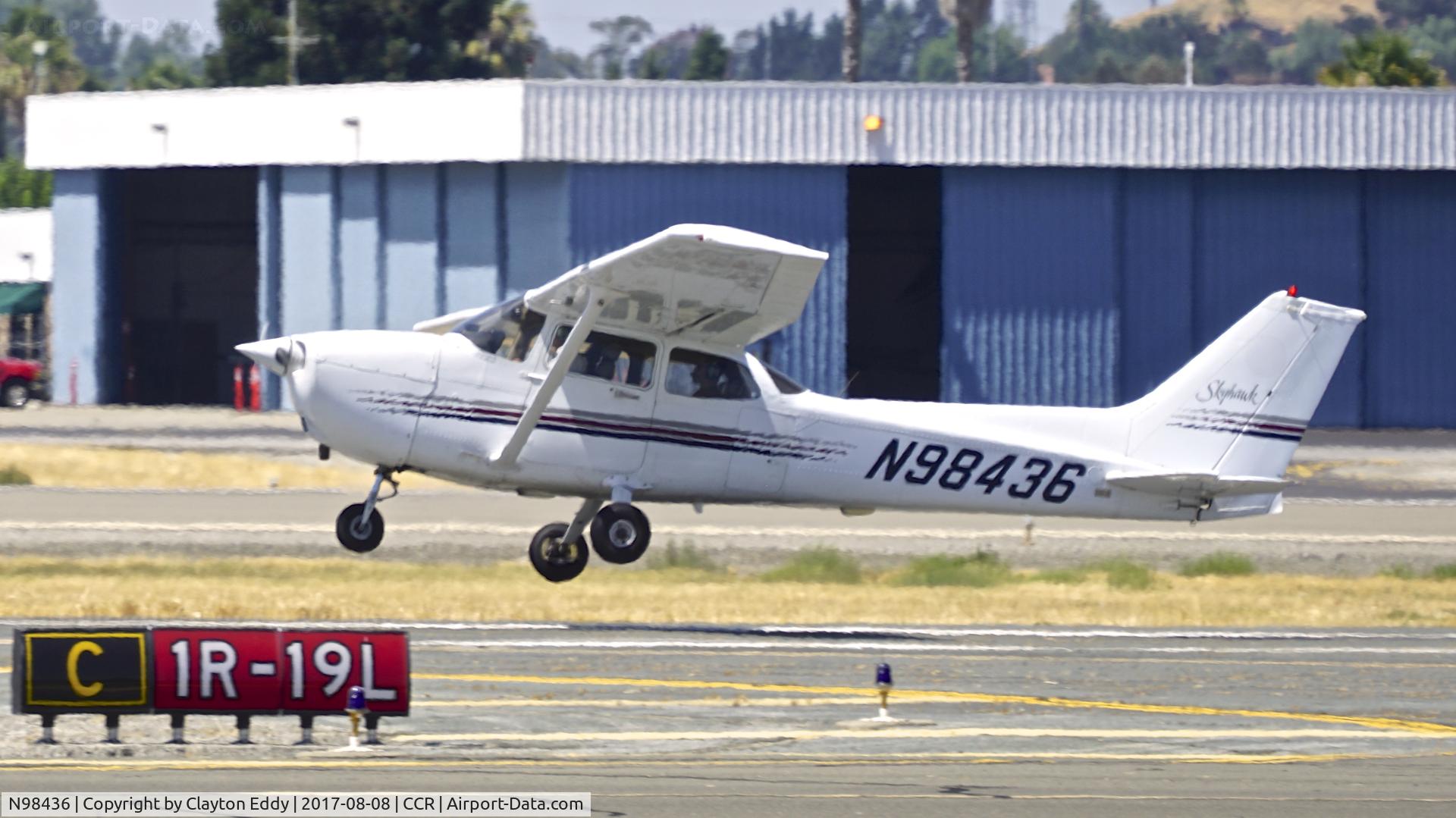 N98436, 1998 Cessna 172R C/N 17280612, Buchanan Field Concord California. 2017.