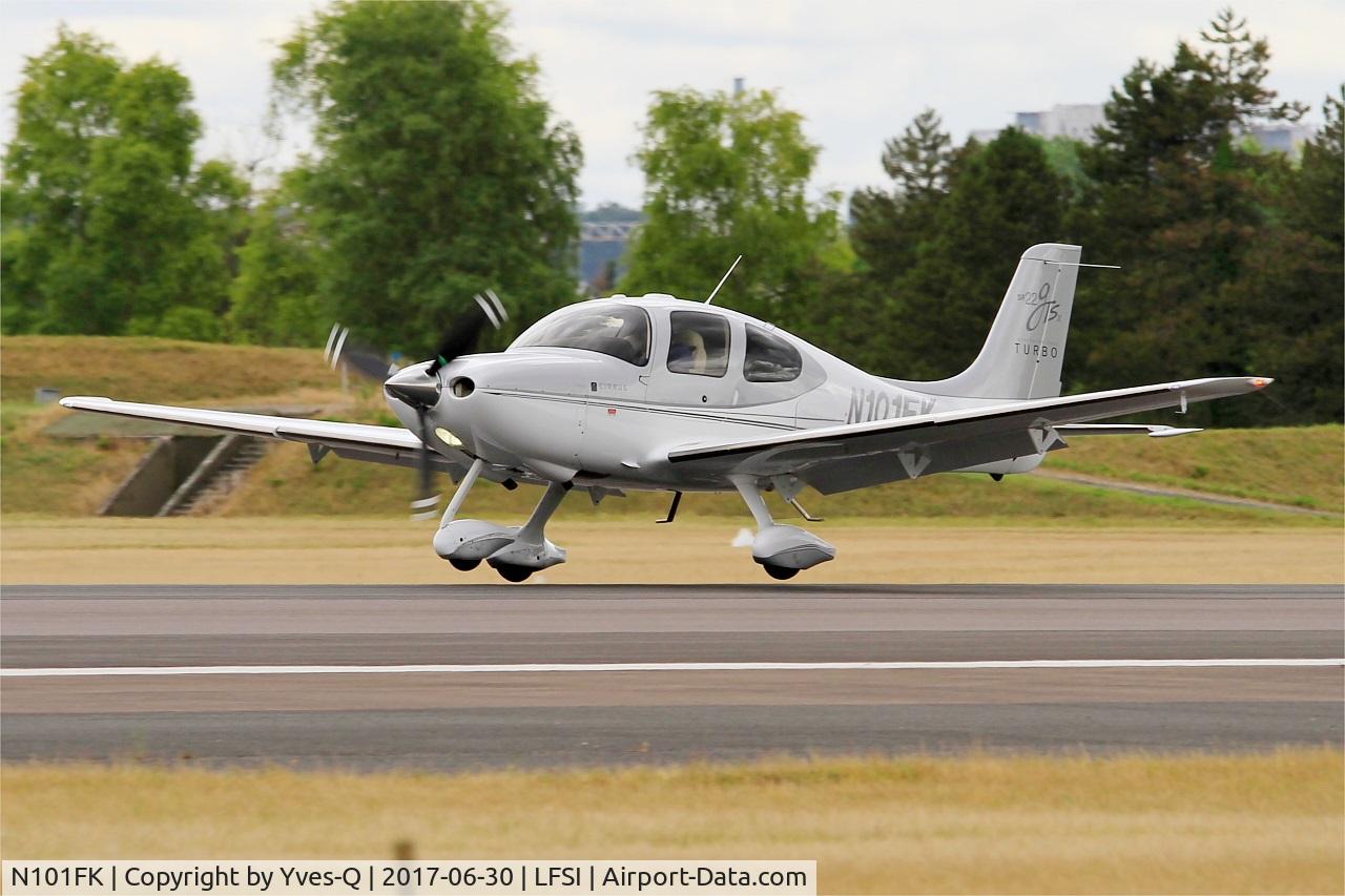 N101FK, 2008 Cirrus SR22 G3 GTS X Turbo C/N 3027, Cirrus SR22 G3 GTS X Turbo, Landing rwy 29, St Dizier-Robinson Air Base 113 (LFSI)