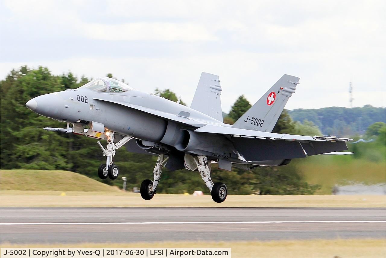 J-5002, McDonnell Douglas F/A-18C Hornet C/N 1315/SFC002, Swiss Air Force McDonnell Douglas FA-18C Hornet, Landing rwy 29, St Dizier-Robinson Air Base 113 (LFSI) Open day 2017
