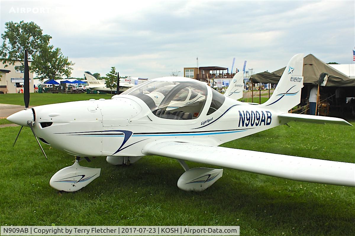 N909AB, 2013 Evektor-Aerotechnik Harmony LSA C/N 2013-1614, Displayed at the 2017 EAA Airventure at Oshkosh