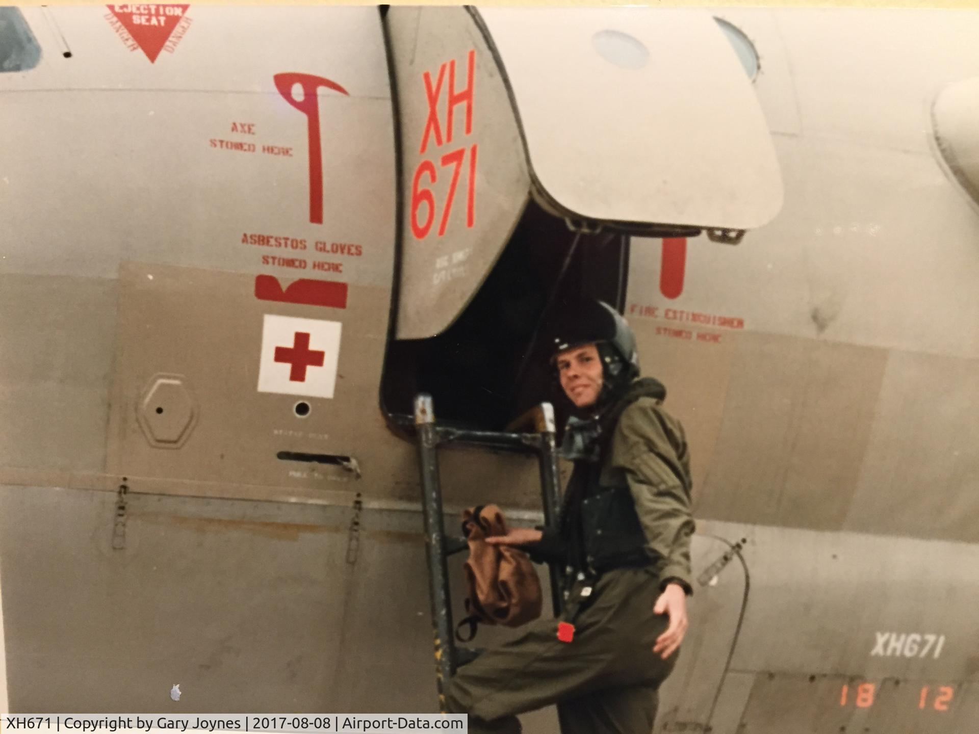 XH671, 1960 Handley Page Victor K.2 C/N HP80/56, Serving with 57 squadron circa 1986