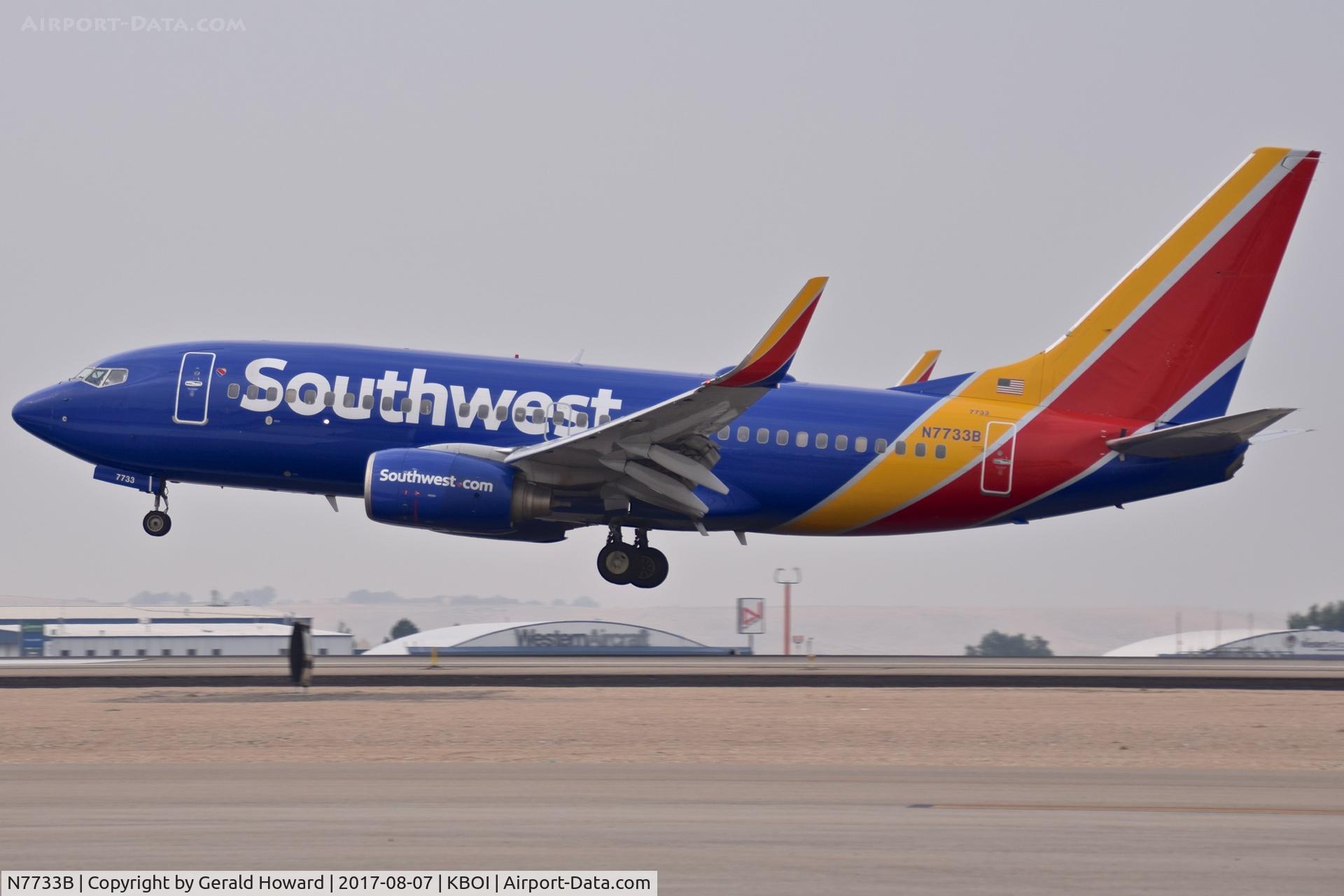 N7733B, 2006 Boeing 737-76N C/N 32678, Landing RWY 10L.