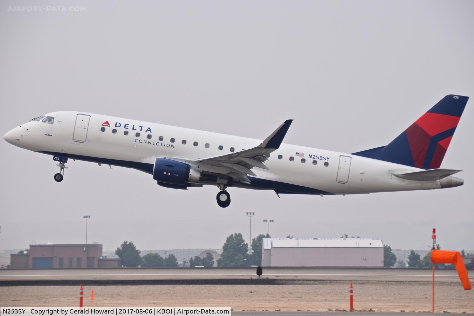 N253SY, 2016 Embraer 175LR (ERJ-170-200LR) C/N 17000620, Departing RWY 10L.