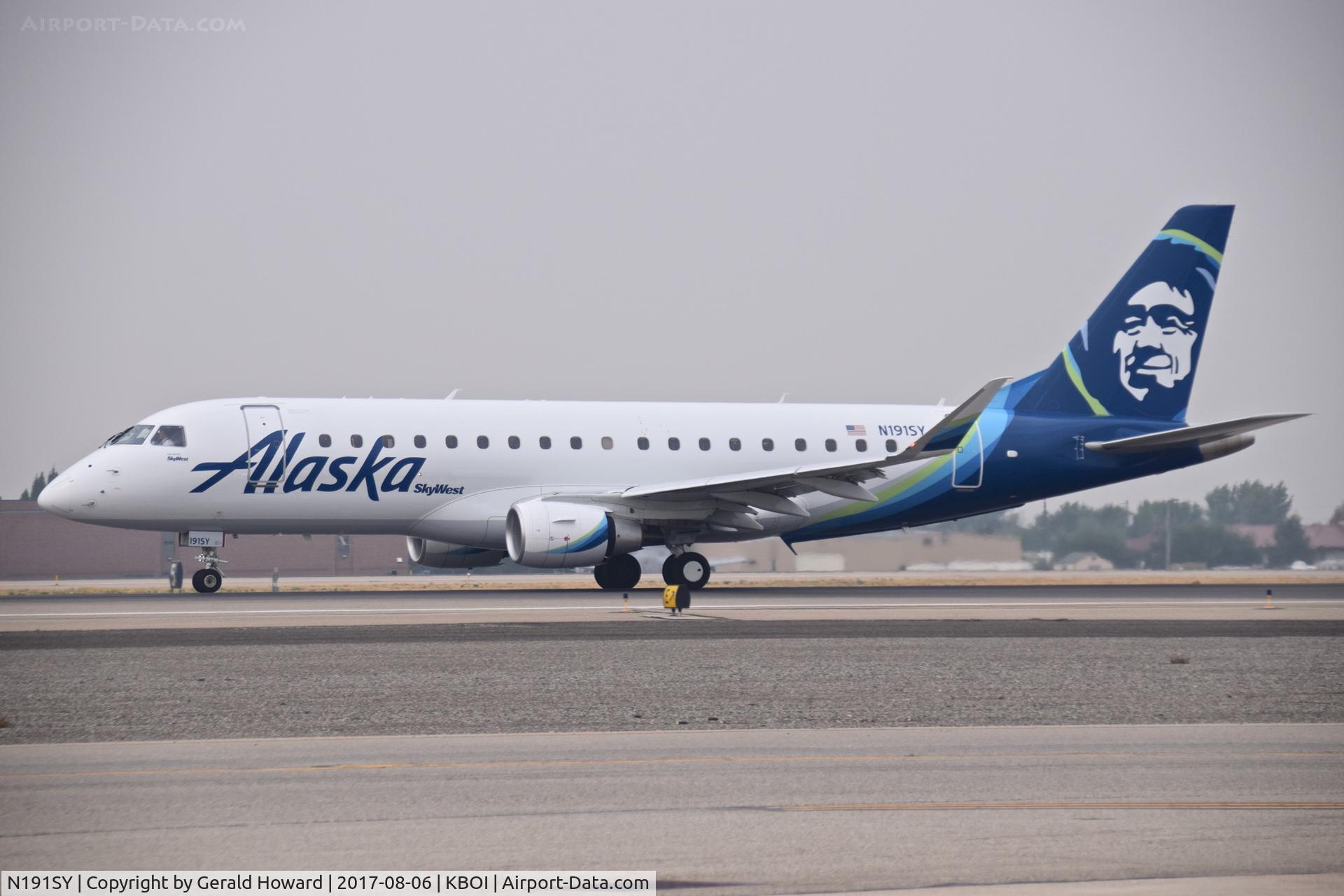N191SY, 2017 Embraer 175LR (ERJ-170-200LR) C/N 17000632, Take off roll on RWY 10L.