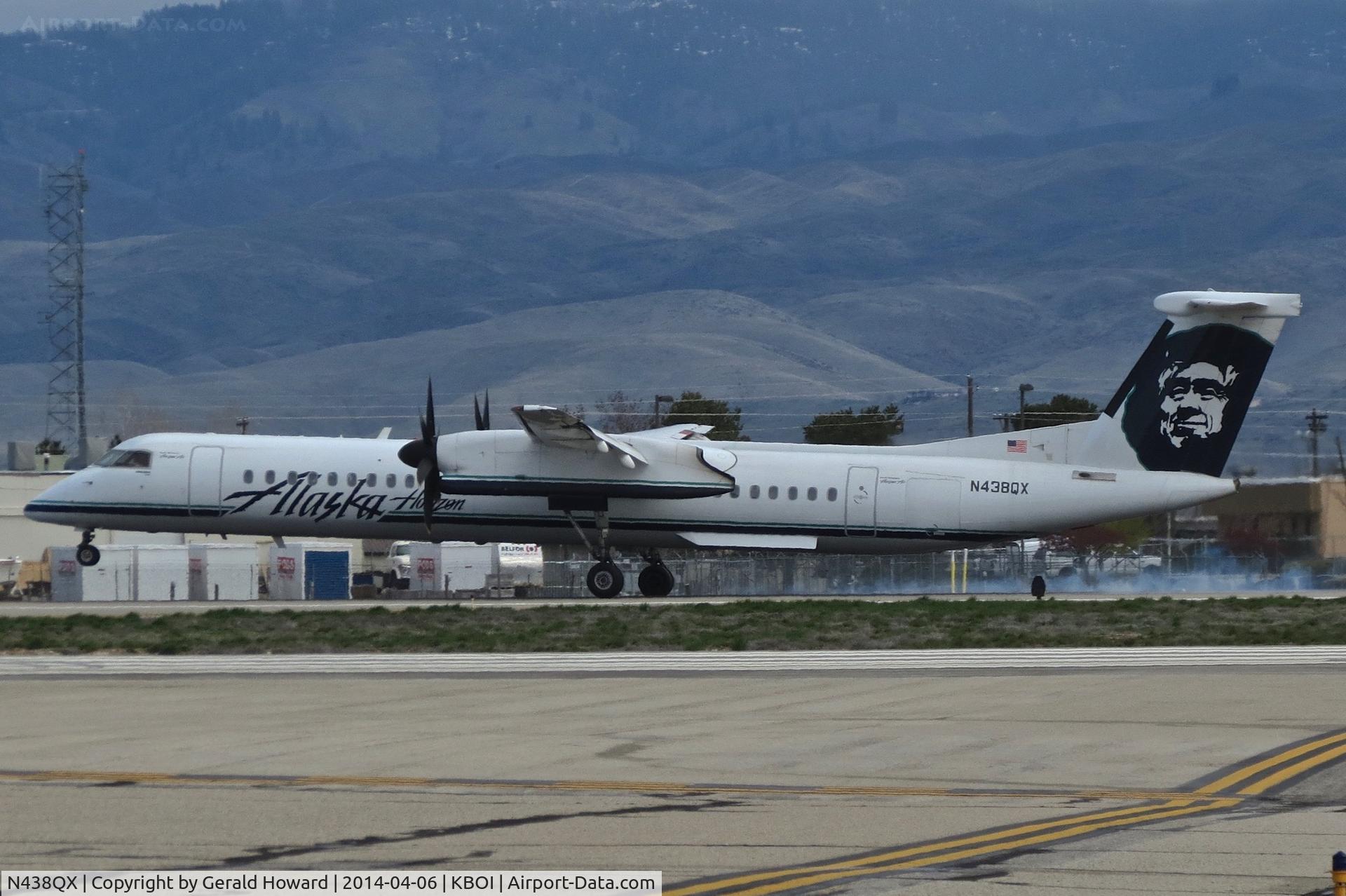 N438QX, 2009 Bombardier DHC-8-402 Dash 8 C/N 4243, Landing RWY 28R.