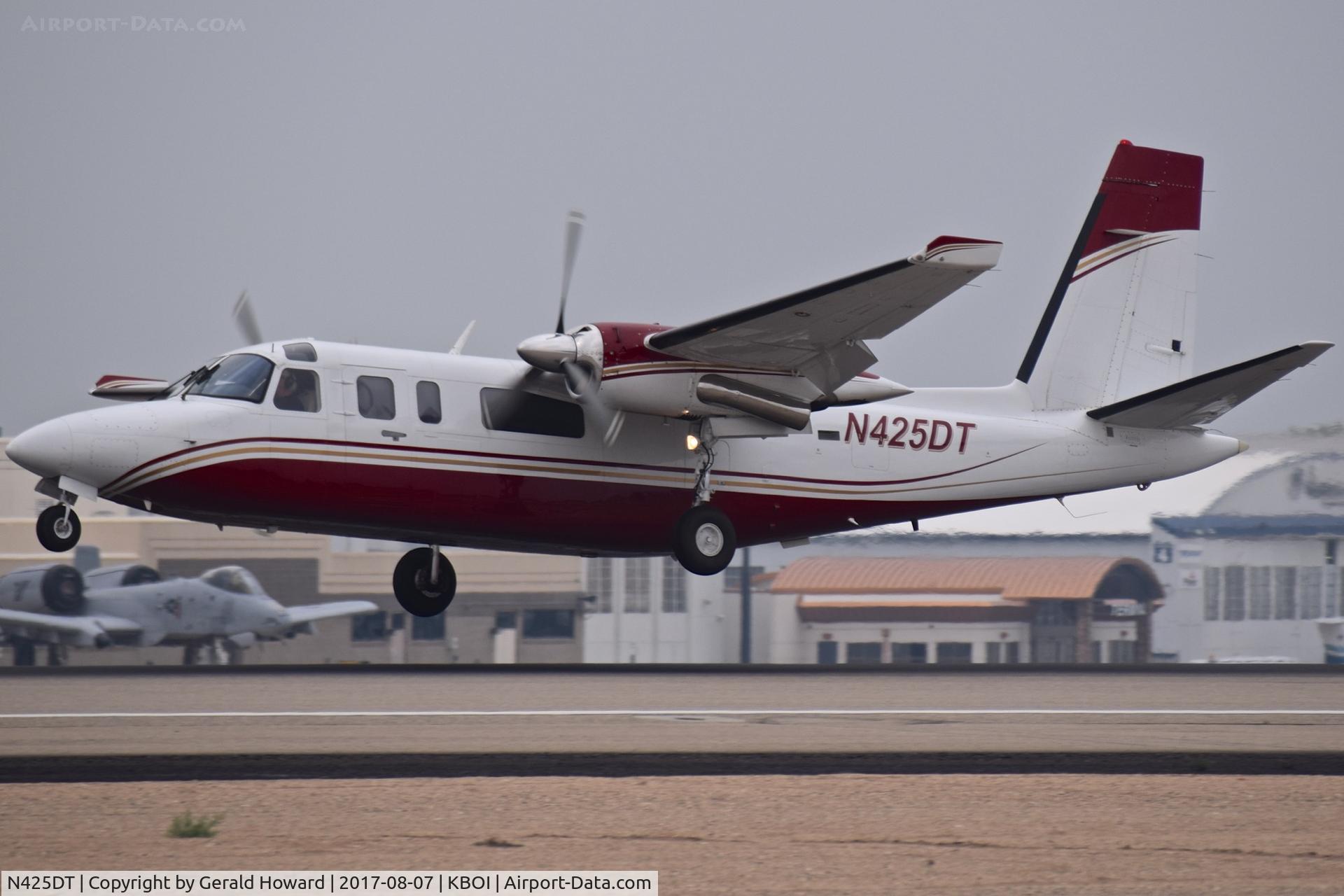 N425DT, 1978 Rockwell International 690B C/N 11519, Landing RWY 10L.