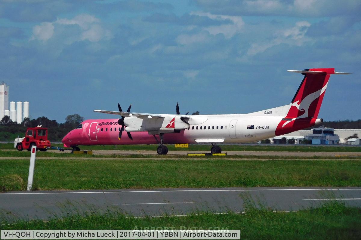VH-QOH, 2006 Bombardier DHC-8-402 Dash 8 C/N 4132, At Brisbane