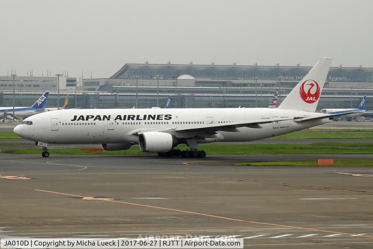 JA010D, 1998 Boeing 777-289 C/N 27642, At Haneda