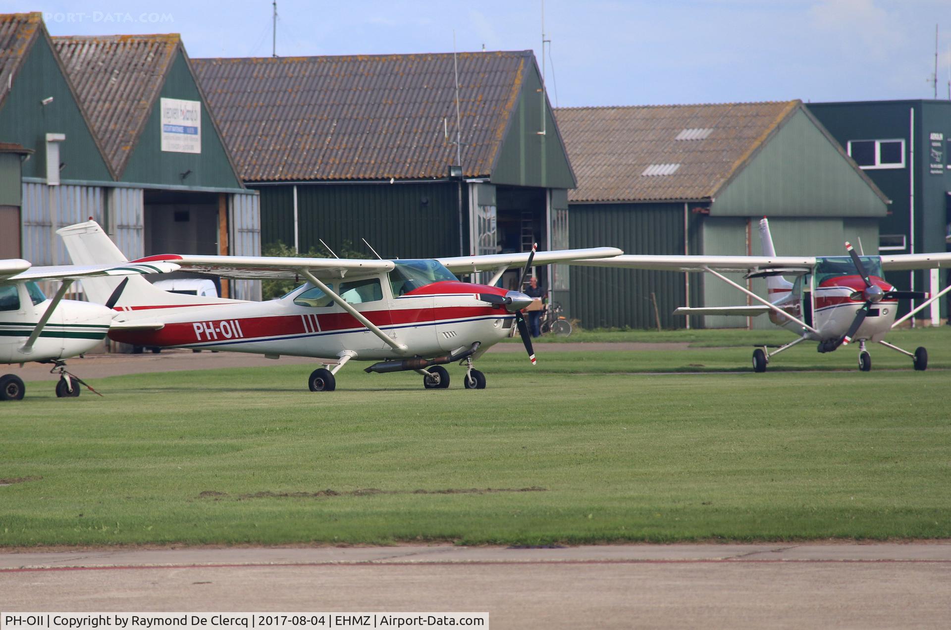 PH-OII, Cessna 182P Skylane C/N 18262722, At Midden Zeeland.