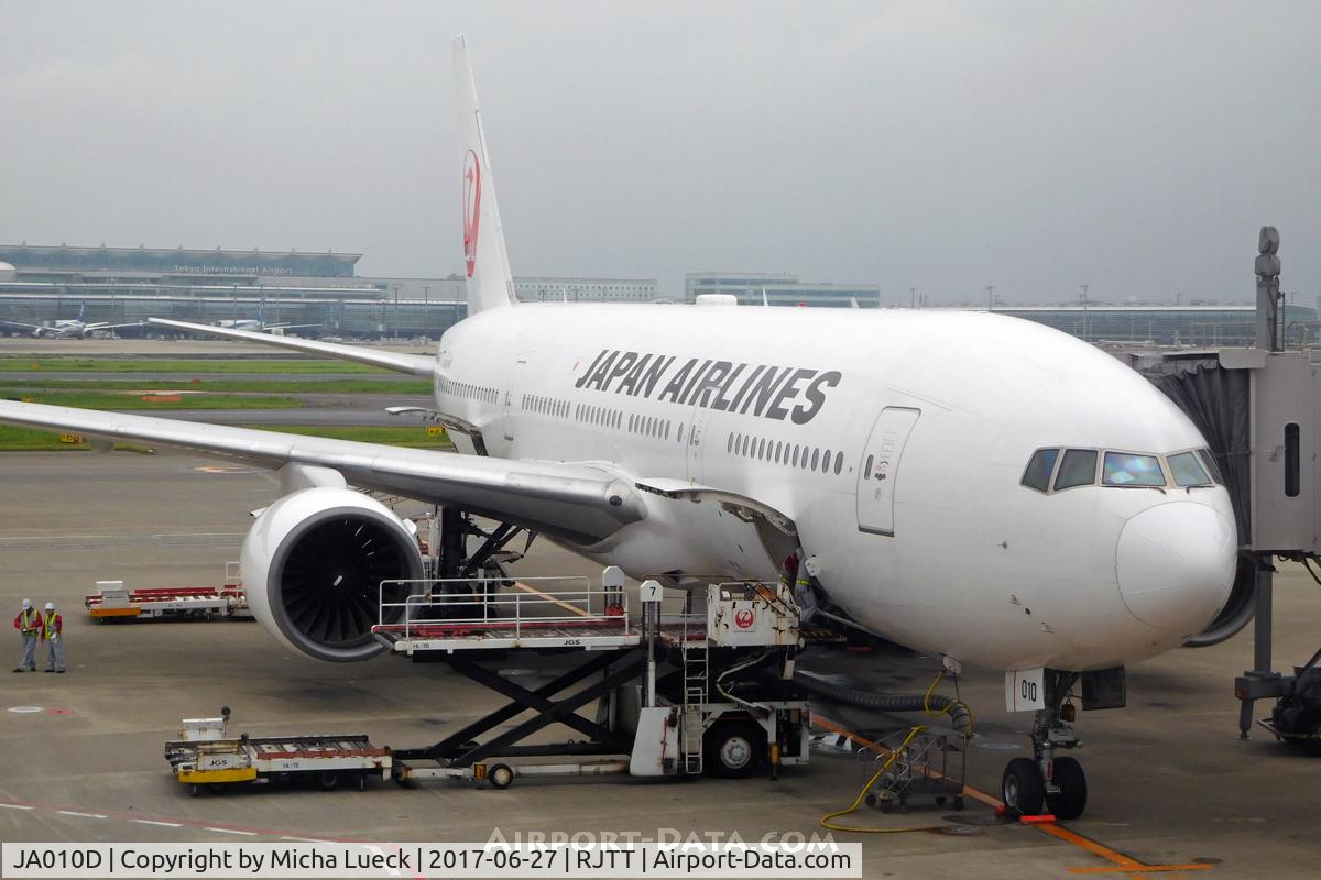 JA010D, 1998 Boeing 777-289 C/N 27642, At Haneda