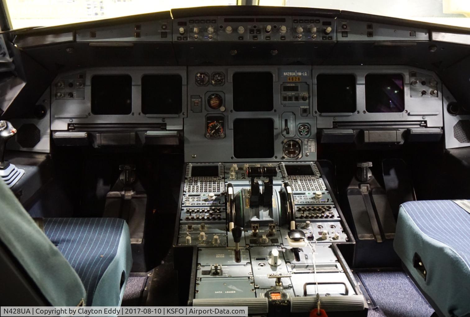 N428UA, 1995 Airbus A320-232 C/N 523, Blacked out flightdeck. SFO. 2017.