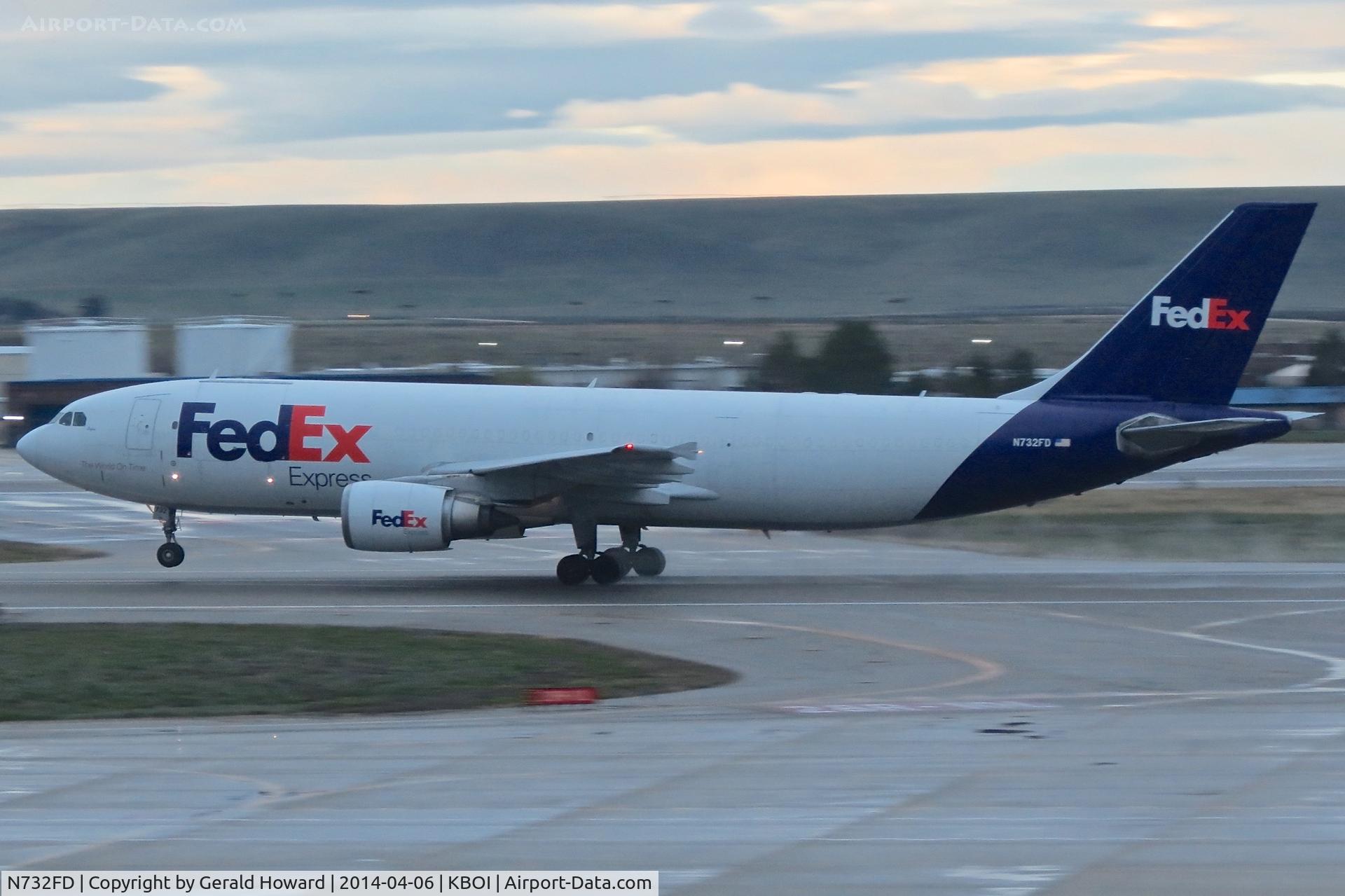 N732FD, 1993 Airbus A300B4-605R C/N 713, Take off roll on RWY 10L.