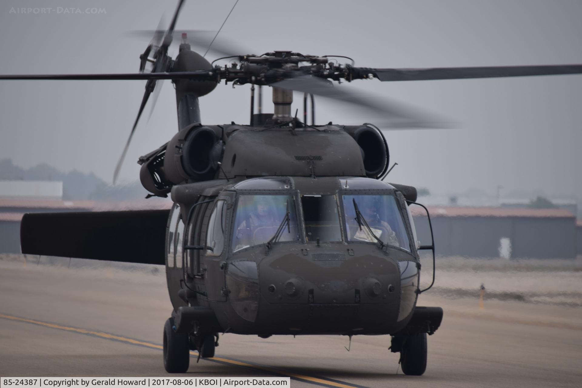 85-24387, 1985 Sikorsky UH-60A C/N 70.0861, Taxiing to Bravo.