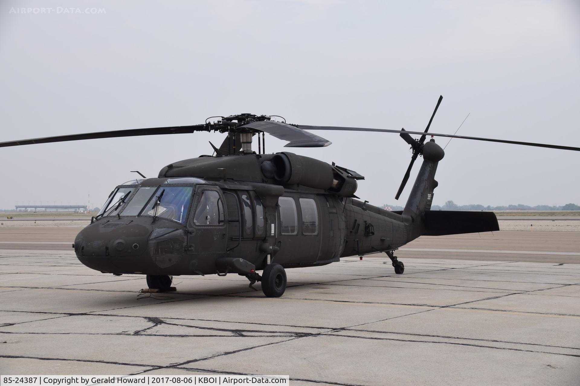 85-24387, 1985 Sikorsky UH-60A C/N 70.0861, Parked on south GA ramp.